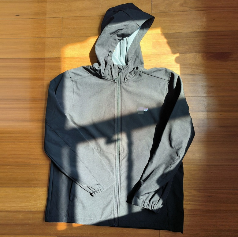 Chaqueta de concha suave estilo pareja para comercio exterior, impermeable y cortavientos con capucha.
