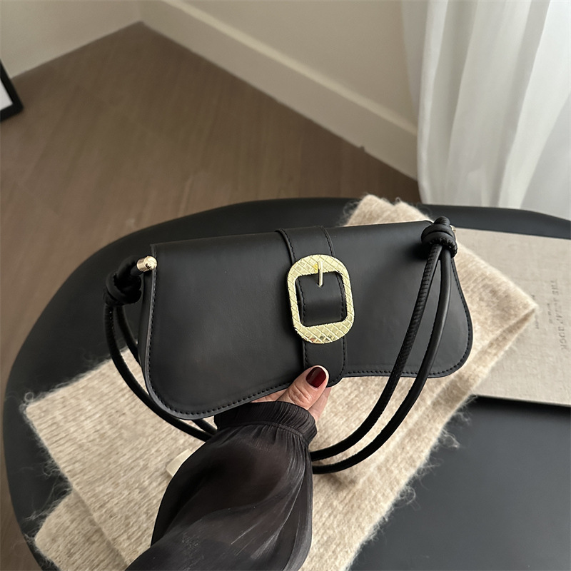 Coreana versátil 2024 invierno nicho de diseño de trabajo retro viaje de alto valor de cara bolsas de hombro bajo la braza de una pequeña bolsa cuadrada de moda