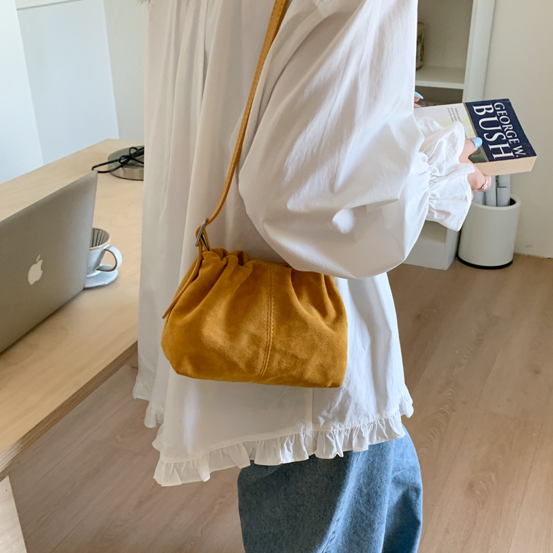 Korean Style 2025 New Red Suede Drawstring Bucket Bag Simple Versatile Commuter Shoulder & Crossbody Bag - Thumbnail 4
