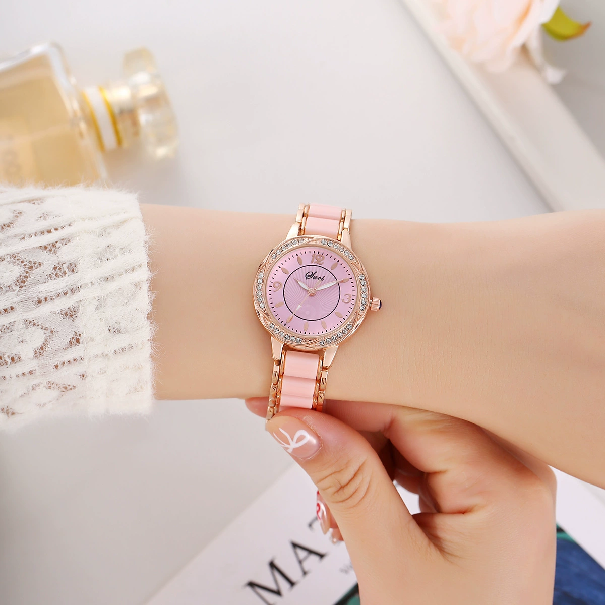 Fashion Quartz Watch TikTok Style, City Strap, Waterproof, Rose Gold Accents