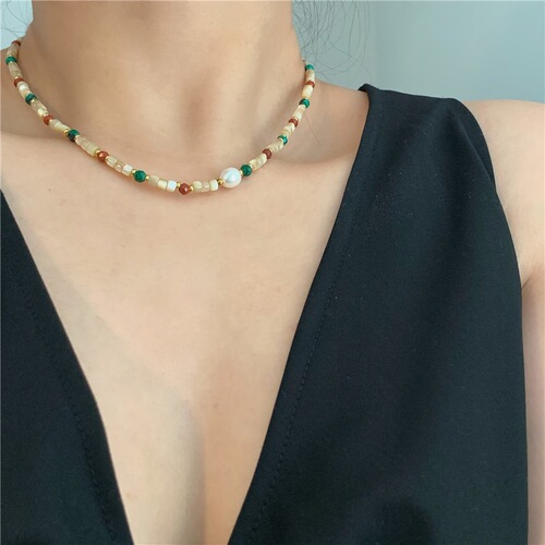 Titanium steel milk tea color freshwater pearl necklace with colored beads, abalone lockchain, layered for a stylish and trendy look.