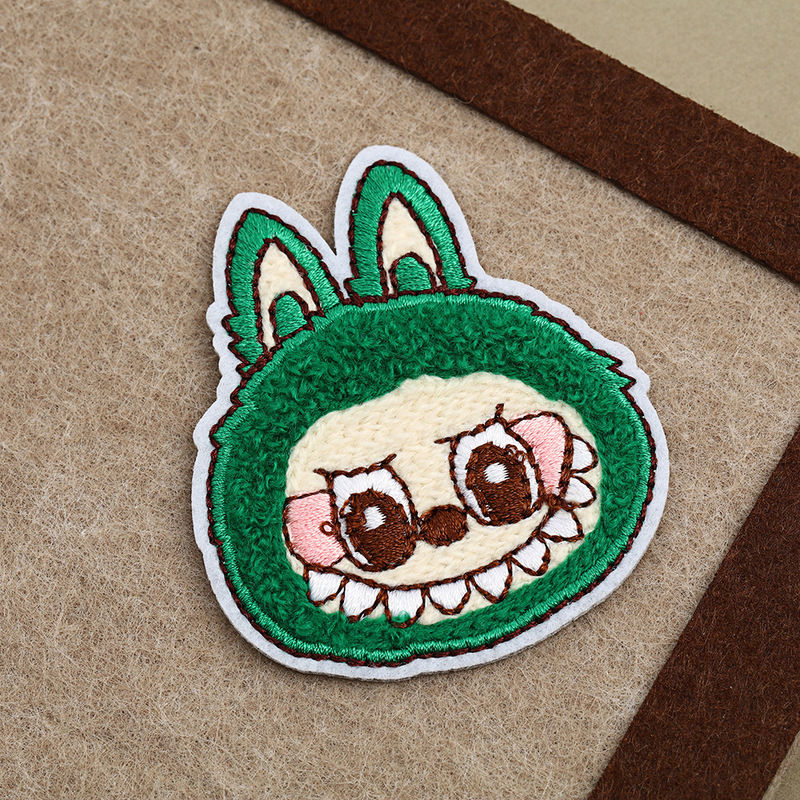 かわいいラブブー大頭布ステッカーインターネット有名人の漫画タオル刺繍自己粘着衣類穴装飾パッチステッカー|undefined