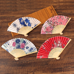 2021 New Classical Elegant Satin Fabric Fan Classic Chinese Style Handheld Folding Fan Wholesale Landscape