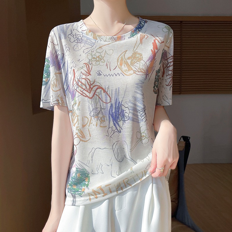 Summer short fashionable thin base body-friendly T-shirt with a…