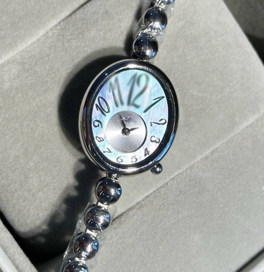 2025 ウエストクイーンウォッチ、中古エナメルウォッチ、小紅書人気の小さな四角い時計、ファッショナブルで軽い高級感