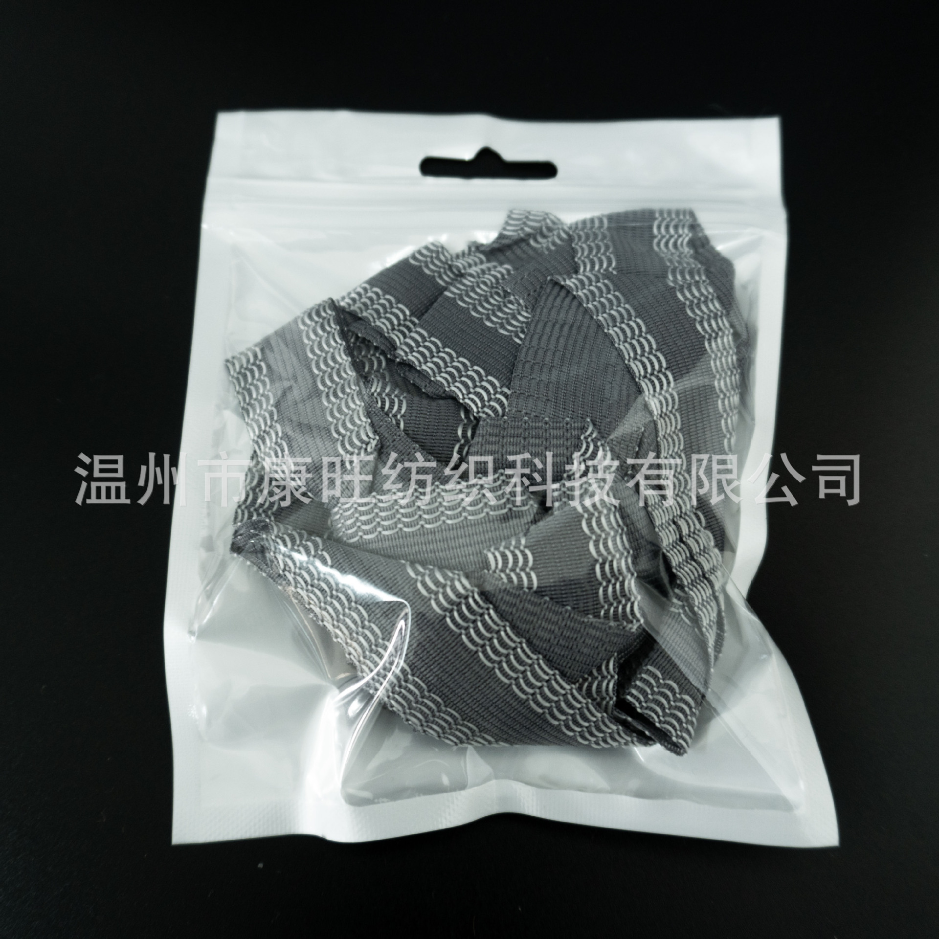 Los pantalones de la fábrica de Wenzhou se pegan en la boca del pantalón se acortan