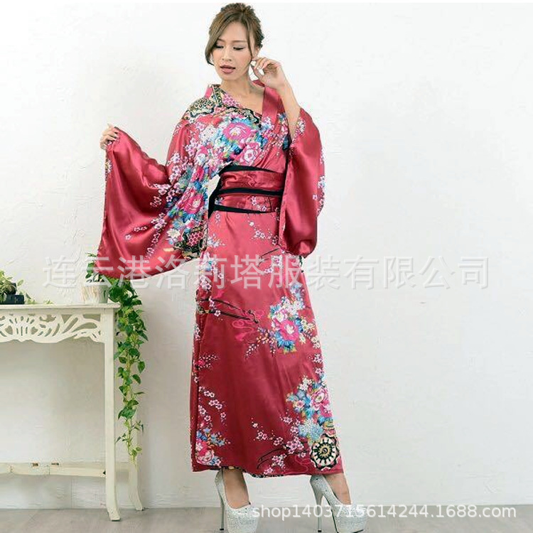 日本の伝統的な女性の正装の浴衣のアニメの演出の写真のスーツの着物の舞台の演出の服装の写真は代行を撮影します。|undefined