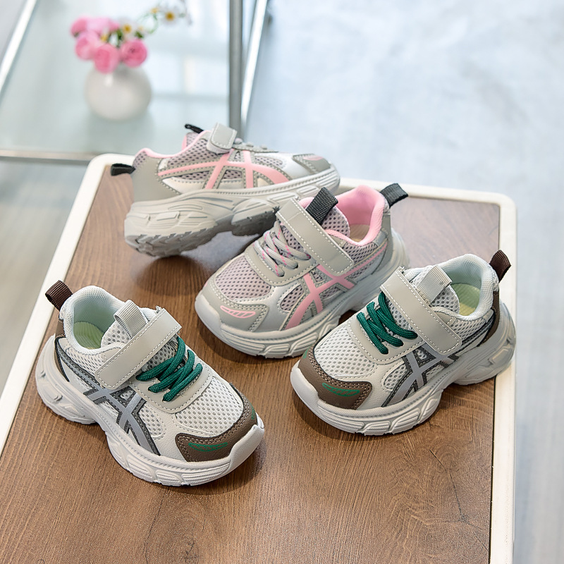 Zapatos deportivos para niños primavera 2026 nuevo tipo de zapatos de papá transpirables de malla primavera y otoño zapatos de suela suave para niños pequeños