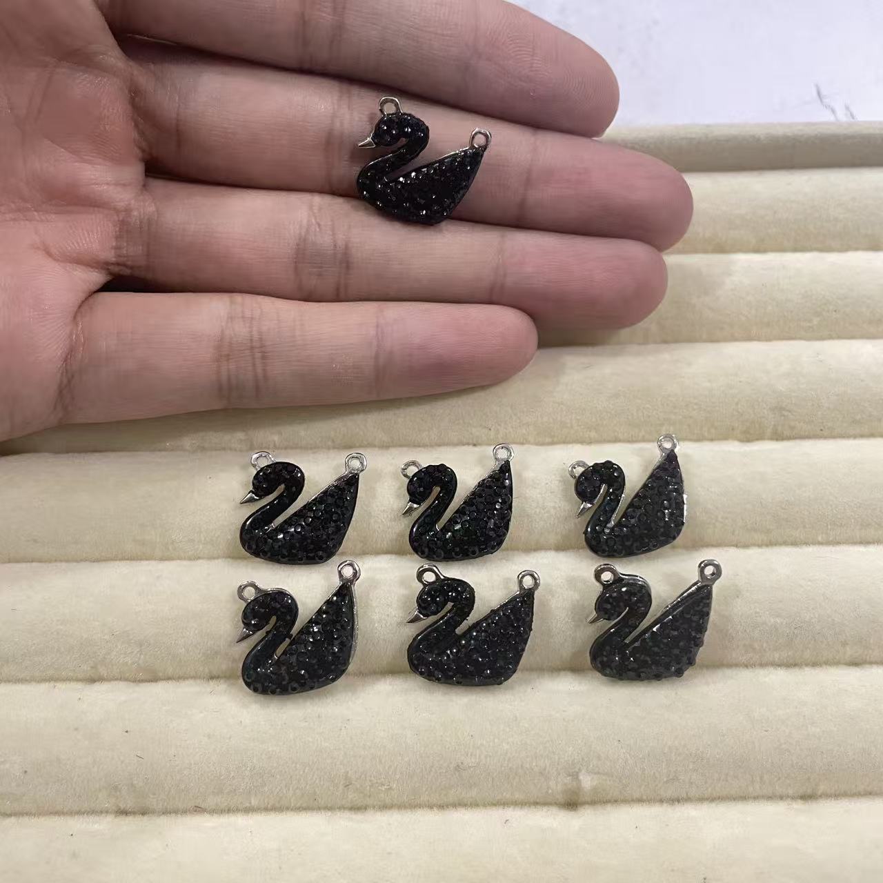 Wholesale Personalized Versatile Exquisite Black Swan Necklace Pendant Accessories Fashionable Elegant Women's Earrings Bird Ear Jewelry Wholesale