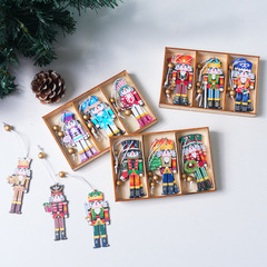 新品印刷木製くるみ割り人形小さな兵士ストラップクリスマスシーン装飾パーティー用品ペンダントバッチ
