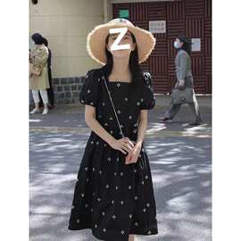 2026年新款法式甜美方领黑色碎花连衣裙女夏季高级感收腰显瘦长裙