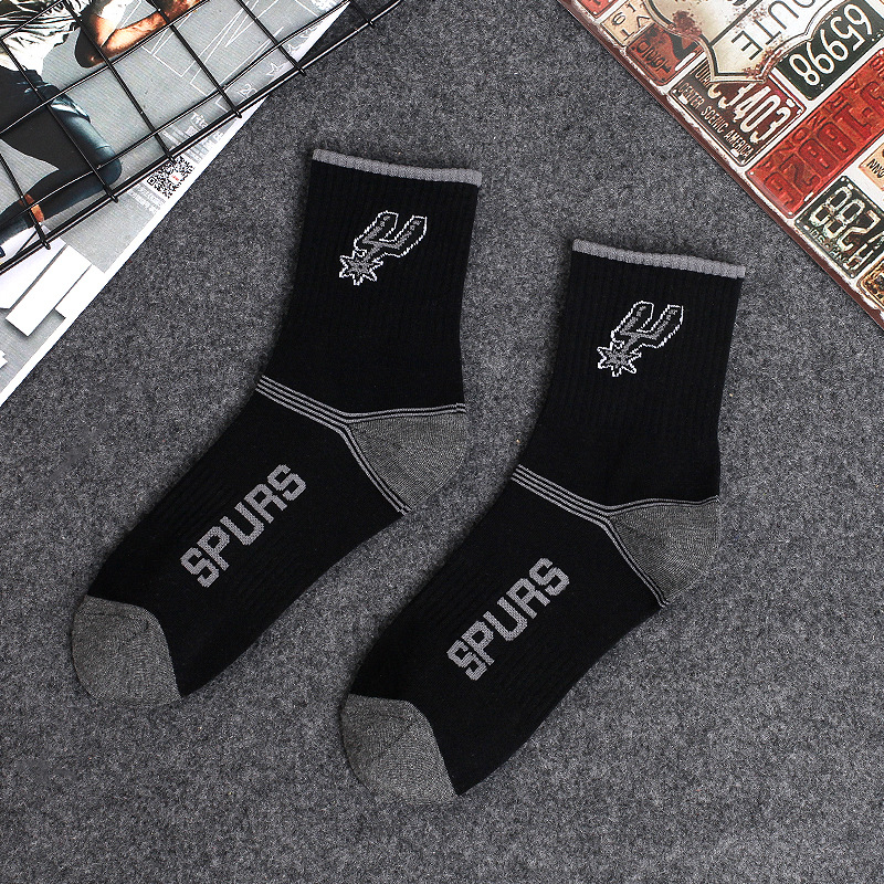 Calcetines de algodón para hombres a media pierna calcetines de baloncesto de la NBA de moda europea y americana logotipo del equipo estilo universitario estudiante calcetines deportivos hombres