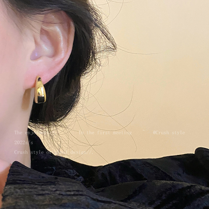 Cold style oval earrings gold