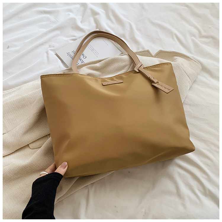 The new Korean-style trendy casual tote bag for women, Oxford fabric large-capacity single-shoulder bag 2025, exudes a sense of luxury undefined