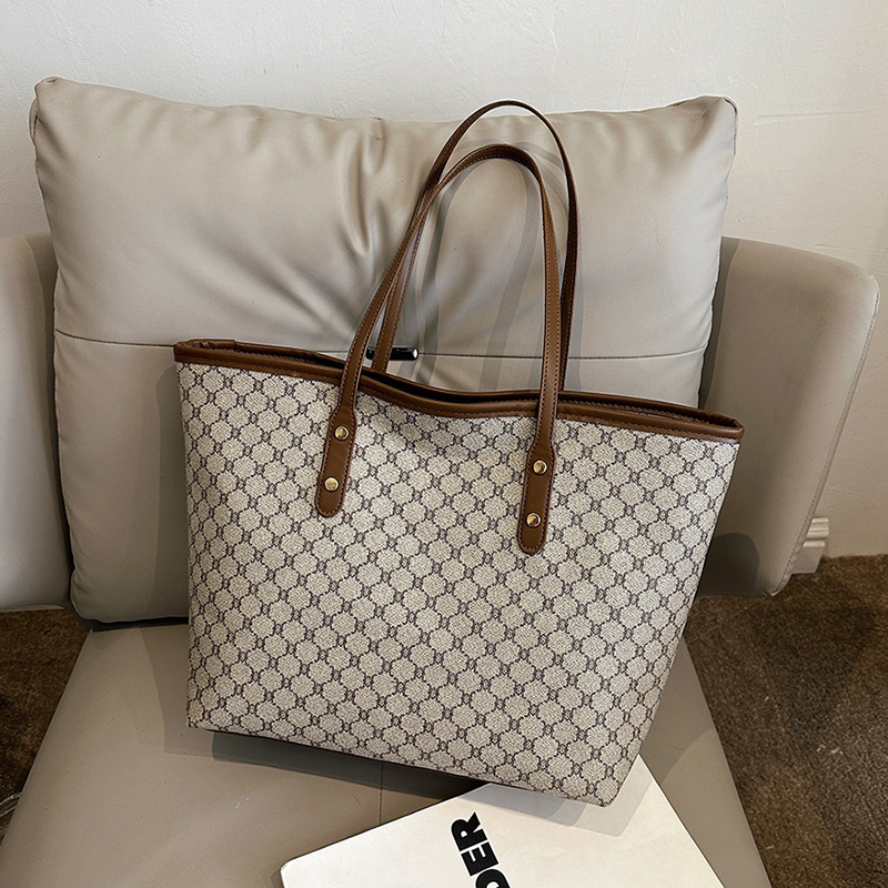 Simple fashion large capacity bag for women 2023 Winter new trendy tote bag commuter large capacity portable shoulder bag