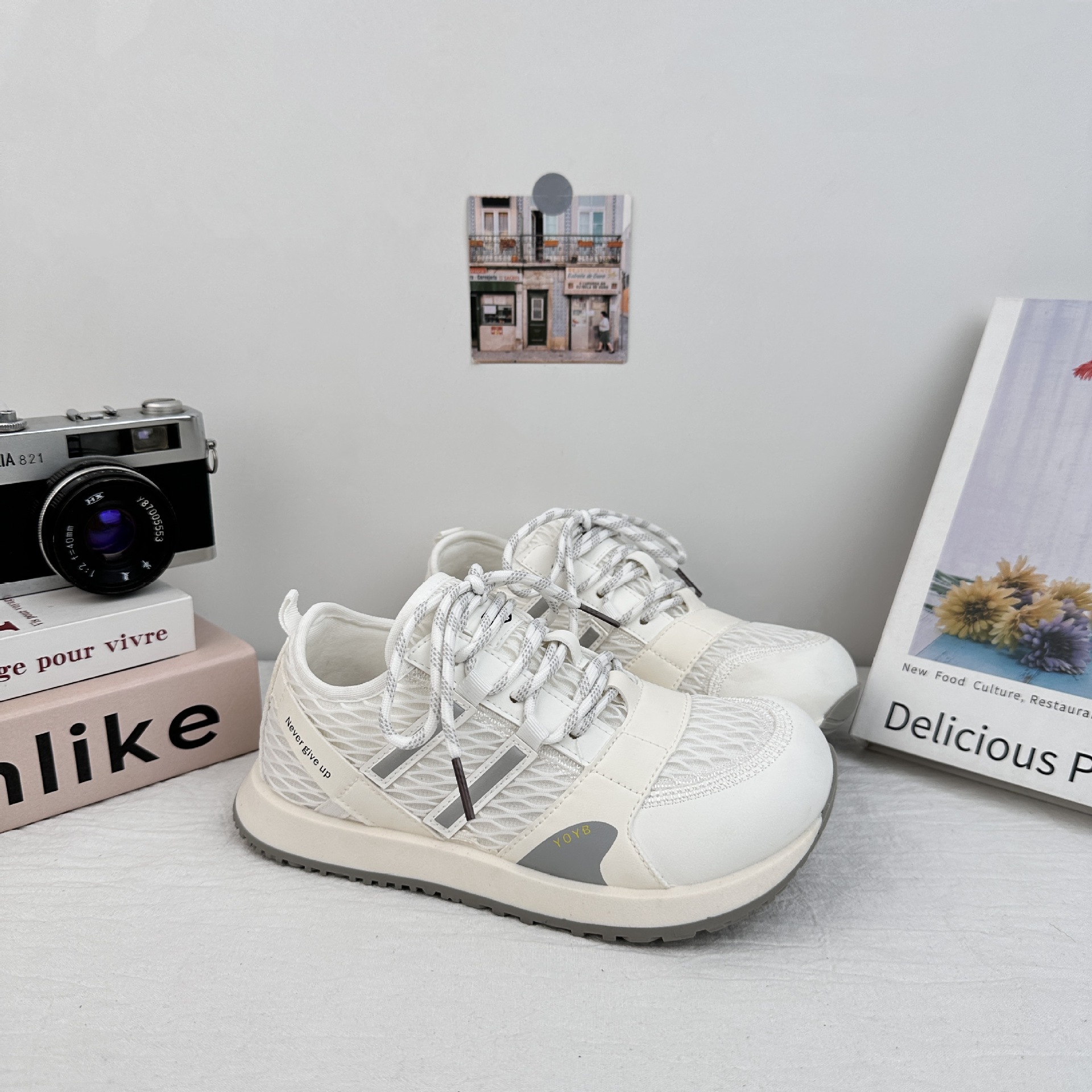 Zapatos casuales transpirables de malla de ondas distantes para mujeres 2025 verano nuevo estilo de moda correa de cabeza redonda con suela suave zapatos de skate portátiles