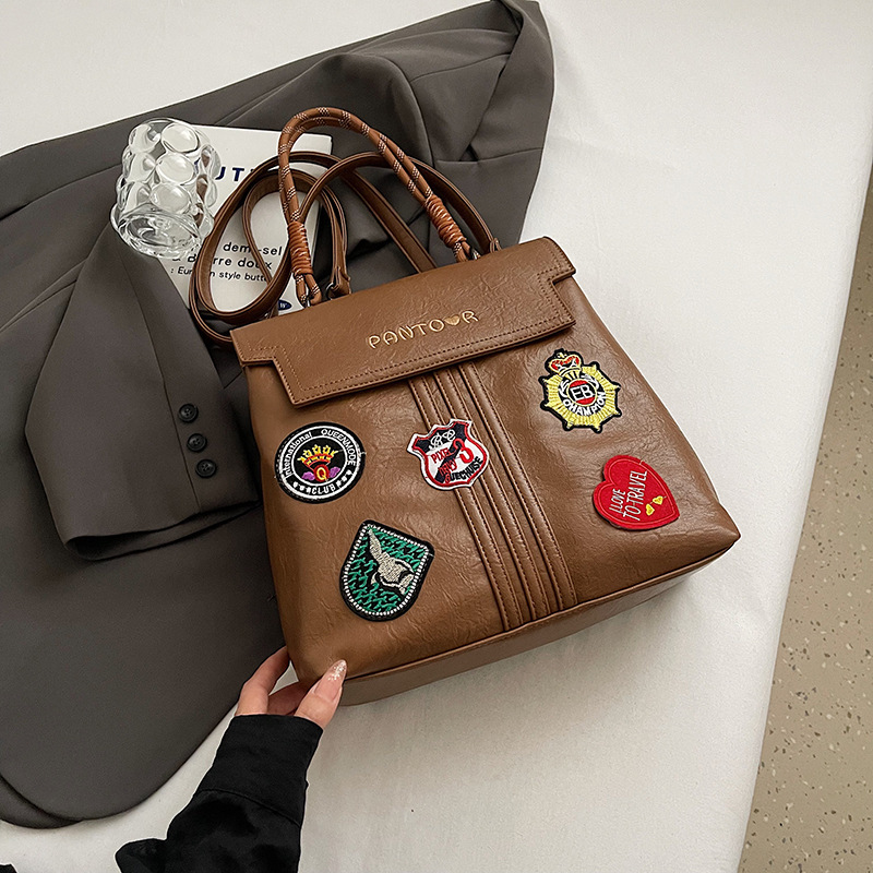 Sin colgante marrón