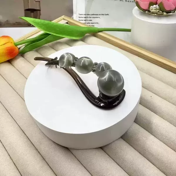Высокий серый