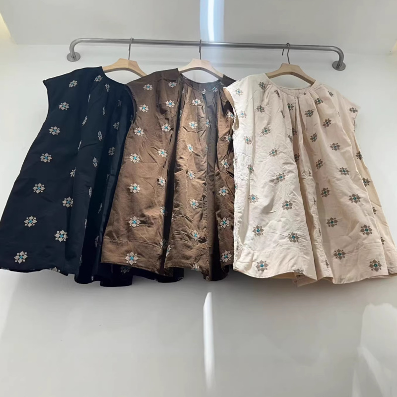Zs2026 Summer Women's Embroidered Sleeveless Slimming Shirt Japanese Style Artistic Round Neck Loose Casual Pullover Top for Women