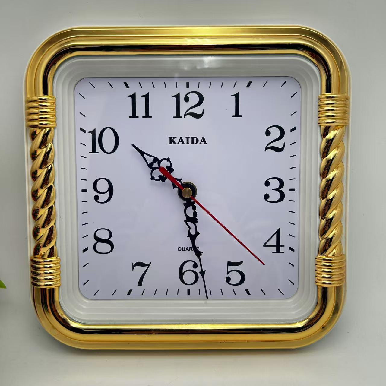 Wall Clock New Square 9 Inch Classic Household Second Jumping Simple Living Room Clock Wall Clock Power Saving Quartz Clock