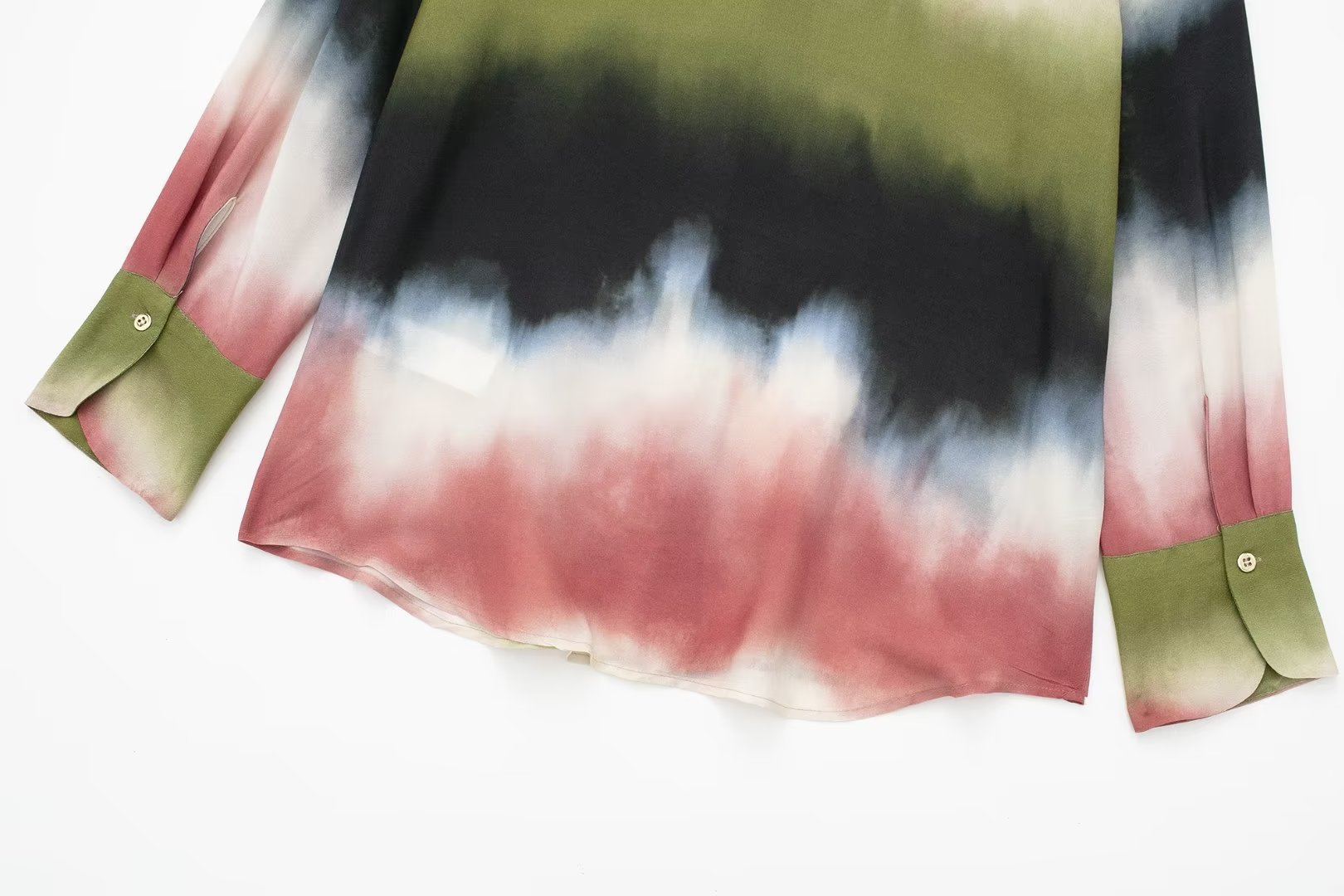 Neues Set aus Batikhemd und bedruckter Hose für Damen im Sommer 2024_voghion.com