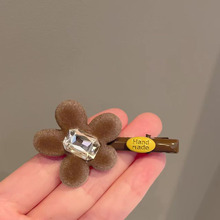 秋冬新款植绒甜美花朵发夹精致百搭刘海侧边时尚高级感水钻一字夹