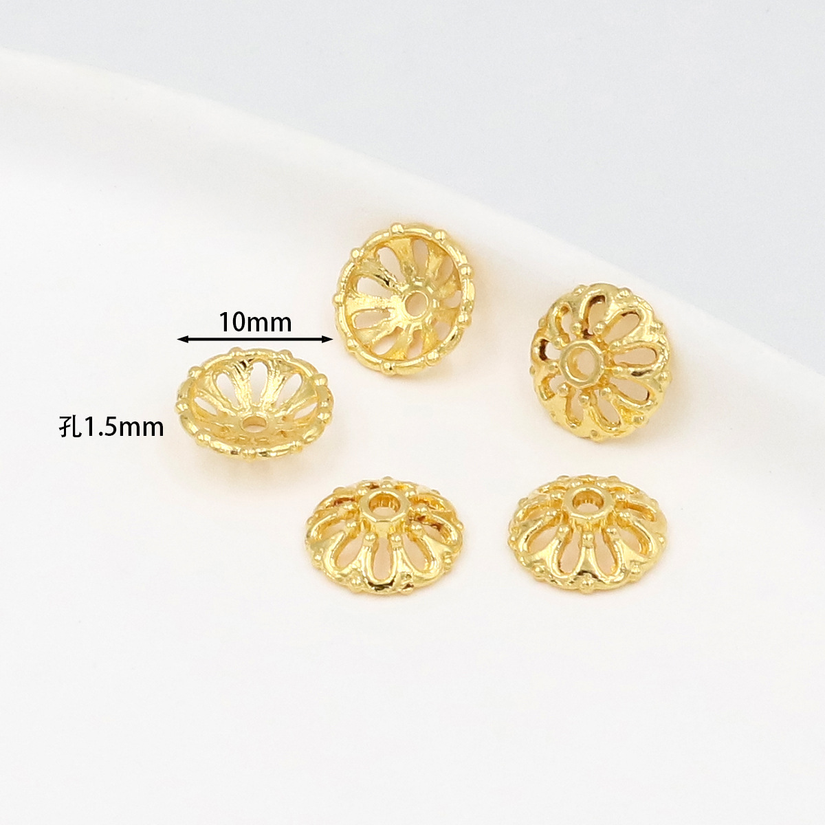 Suministro directo de fábrica 18 quilates de flores huecas de oro real, protección del color de oro DIY, tapas de flores con cuentas hechas a mano, accesorios con cuentas C16