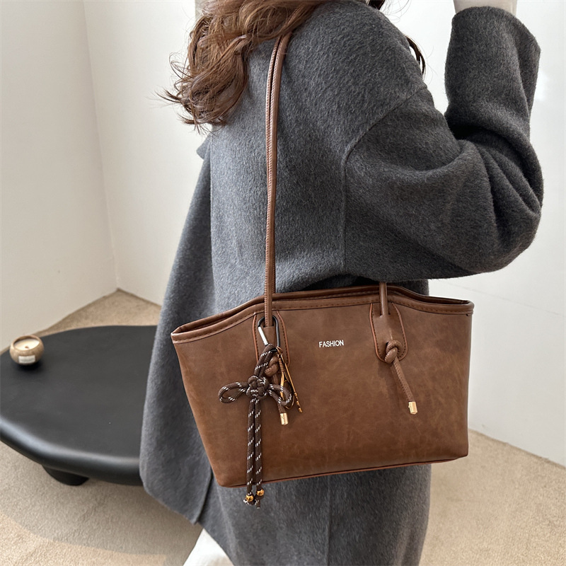 Bolsos retro de alta calidad de gran capacidad para damas 2024 nuevo bolso de hombro de viaje de otoño e invierno bolso portátil