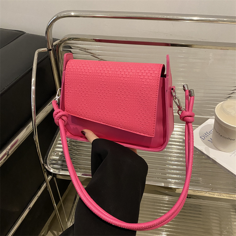 Bolsa debajo de la axila 2025 nuevo estilo de aire extranjero empalme bolso de hombro bolso de mano de viaje.