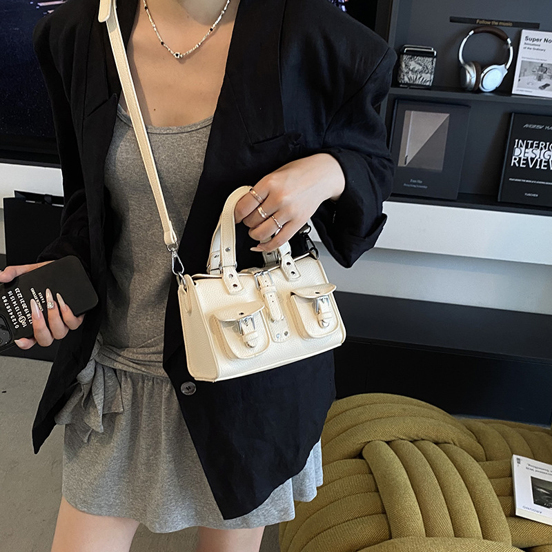 Bolso de axila de bolsillo múltiple de locomotora retro de gran capacidad de nicho, nuevo bolso cuadrado pequeño de mensajero de un solo hombro de viajero de la chica caliente