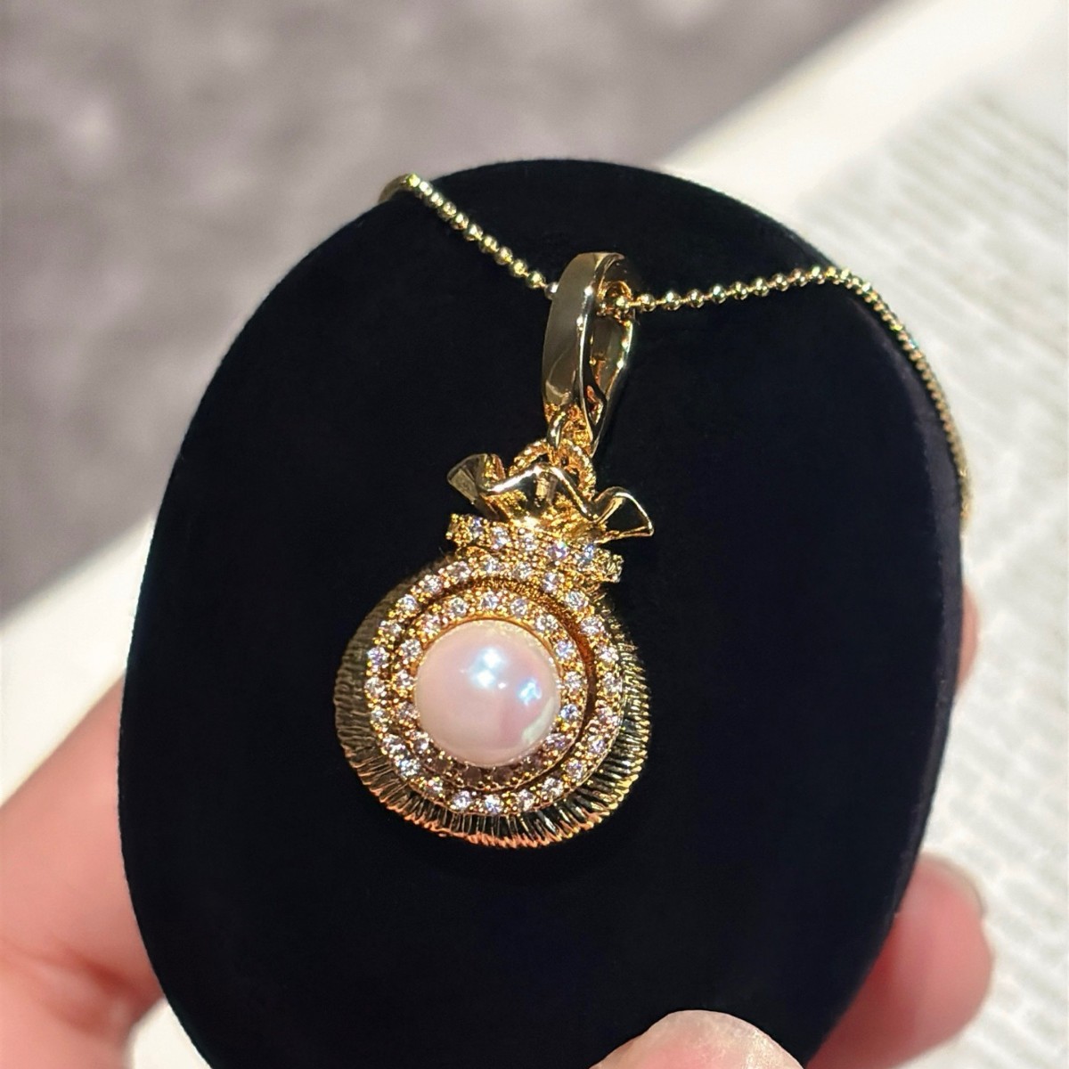 New natural freshwater pearl necklace with rotatable money bag pendant, clavicle chain for women, fashionable, light luxury, high-end feel