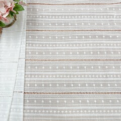 上質な透かし彫りの刺繍の綿布の宝の服の純綿の生地の柔らかい子供服の王女のスカートのロリータの服装の布地