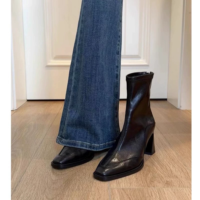 Женские короткие сапоги на высоком каблуке из овчины, осень 2025, новый ретро-стиль, квадратный носок, толстый каблук, французский силуэт