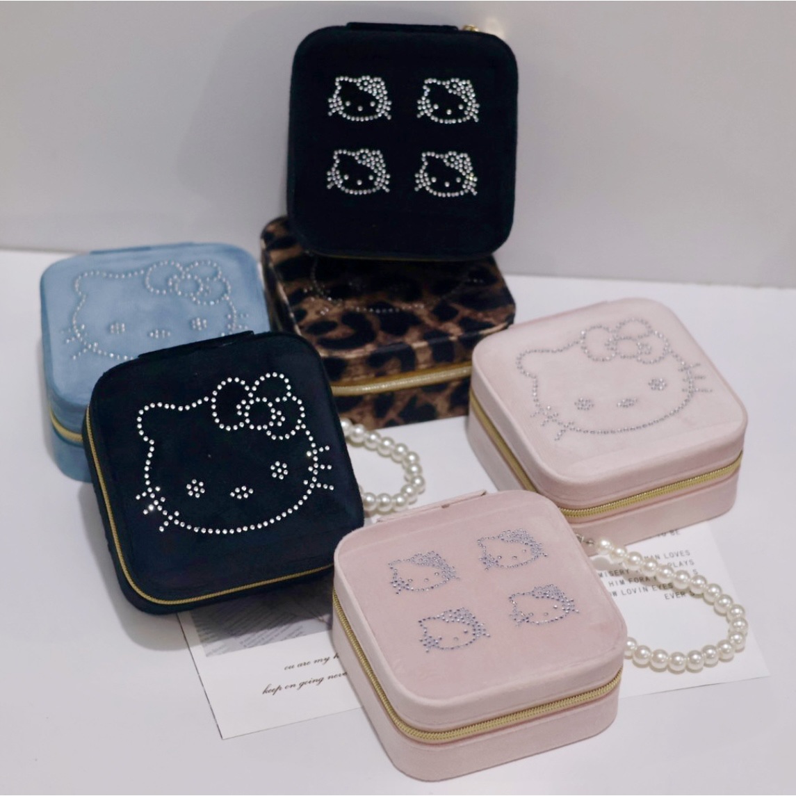 Cross-border hot-fix rhinestone KT cat jewelry box, cute retro cartoon desktop storage box for necklaces, rings, and other jewelry.