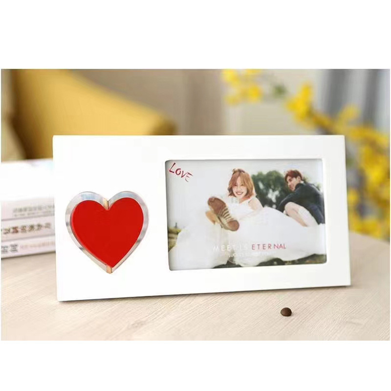 カップルのフォトフレームが結婚しています。|undefined