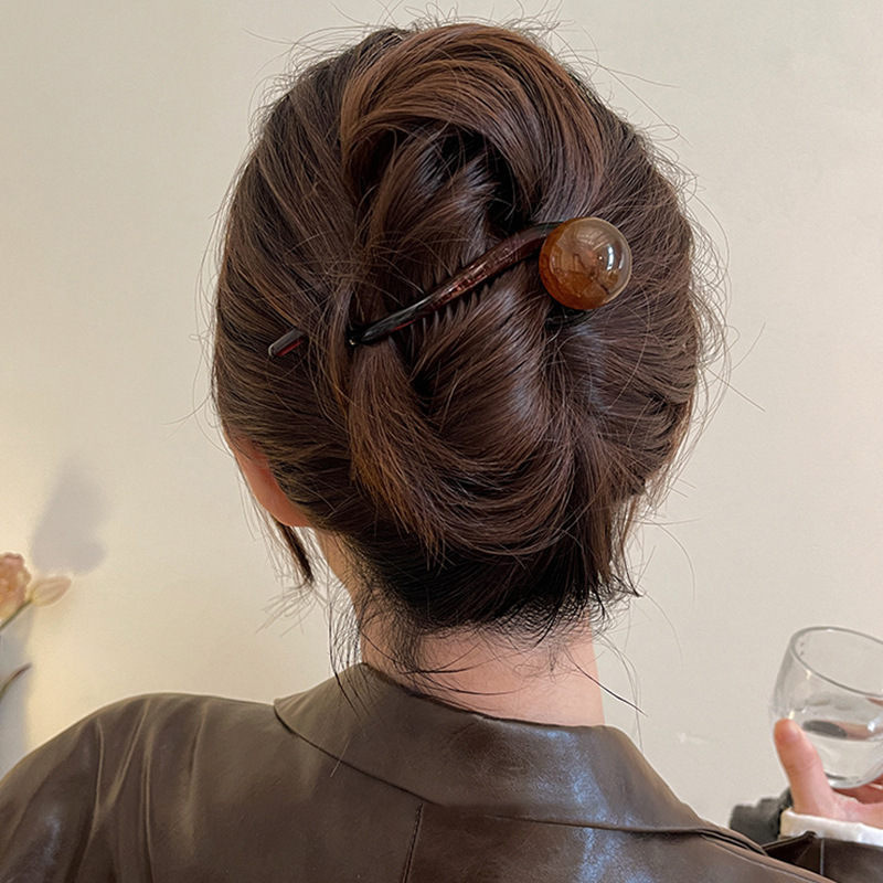 Pinza para el cabello de una palabra de temperamento simple clip giratorio de la parte posterior de la cabeza de las mujeres 2025 nuevo clip de agarre para el cabello de placa retro clip de boca de pato tocado