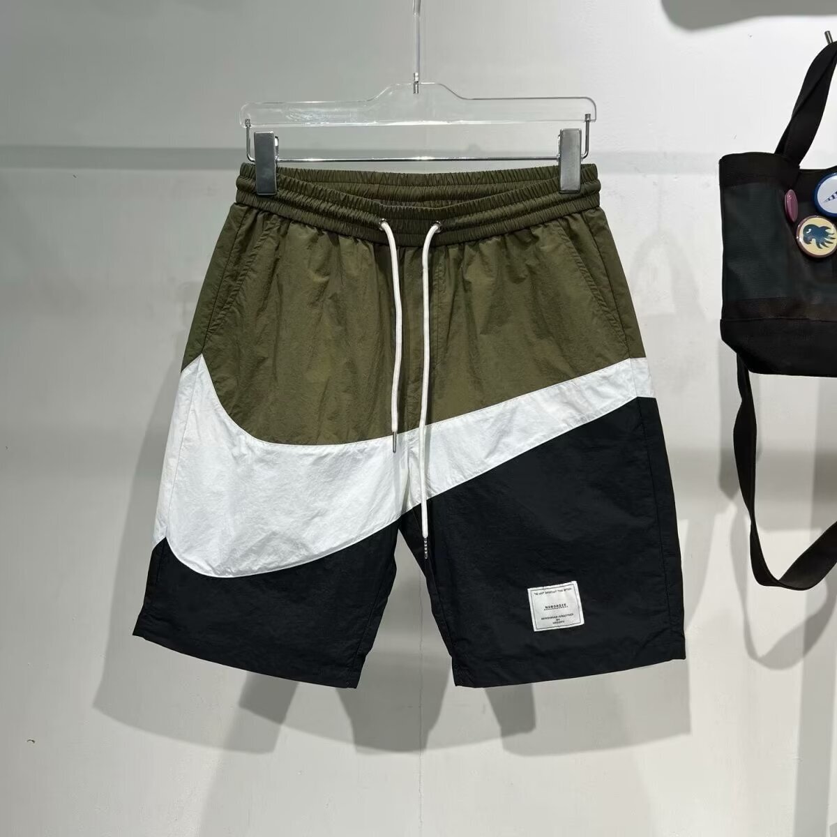 Verano de 2025 nuevos pantalones cortos de trabajo estadounidenses varones de verano de moda japonesa sueltos recto ocio rápido secado cinco puntos