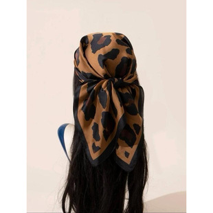 I 60323 Paisley Satin Square Scarf �������z�����큆