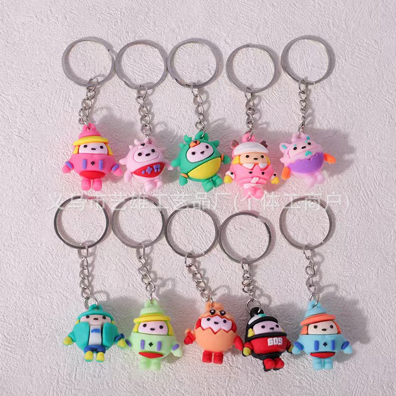 Nuevo estilo de dibujos animados de PVC huevo llavero de fiesta muñeca pequeña decoración creativa pegamento suave adorable colgante al por mayor
