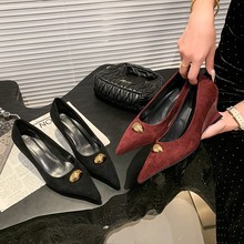 絨面尖頭淺口平底單鞋女2025春秋新款磨砂金屬扣粗跟瑪麗珍鞋