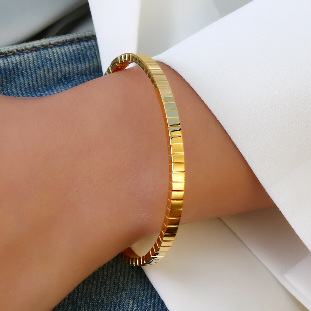 Women's Stackable Diamond Pattern Bangle In 18k Gold Plated Steel_voghion.com