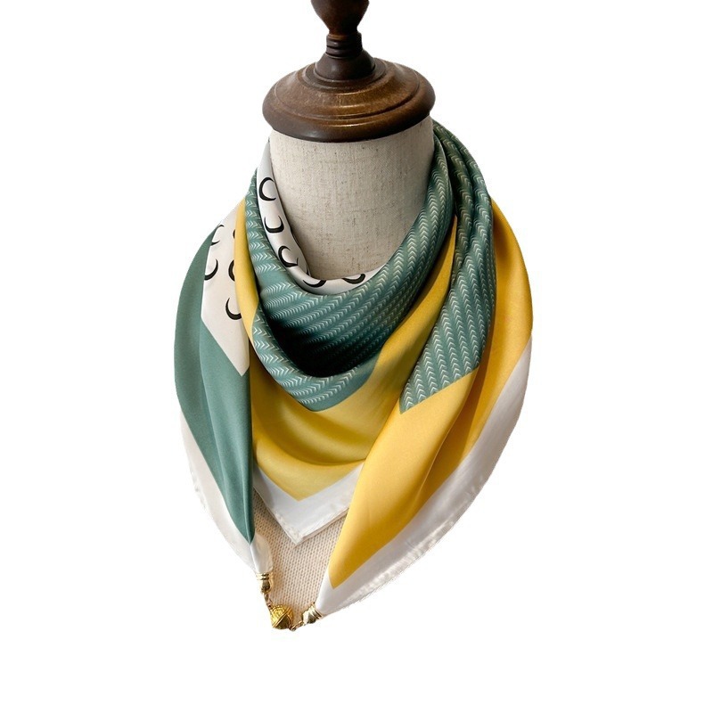 Pañuelo triangular de seda con hebilla magnética para mujer_voghion.com