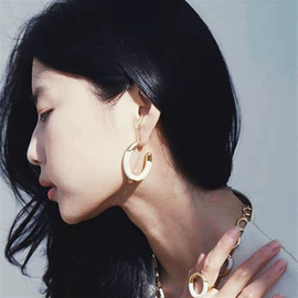 耳钉;戒指;项链