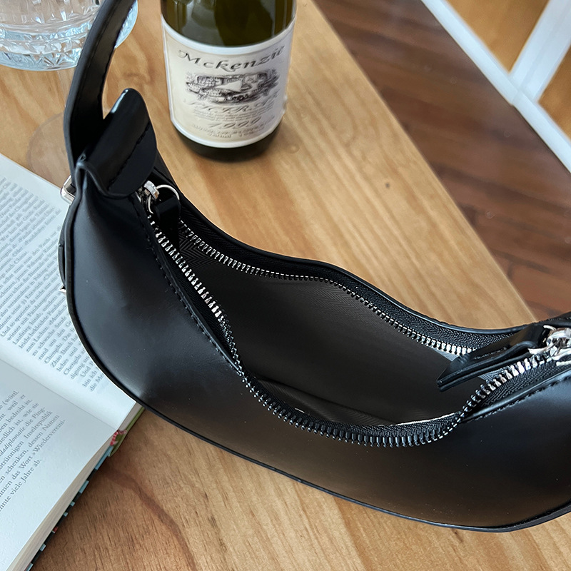 Design portátil coreano novo crescente picante menina axila fivela de metal pequena bolsa redonda para mulheres_voghion.com