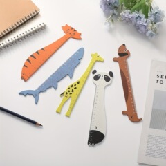 動物の形をした定規5本 - パンダ、キリン、サメ、犬、猫のデザイン