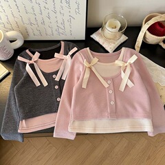 春と秋の女の子の子供服のtシャツの赤ちゃんの洋気の子供の個性のファッションのブランドの韓国版の甘い蝶結びの偽の2つの底のシャツ