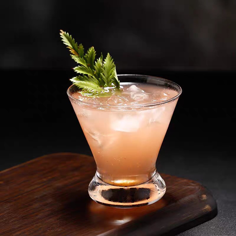 Copa Martini de estilo japonés metropolitano, copa de cóctel, copa de postre, vaso de nicho, copa triangular creativa, copa de helado, copa de vino