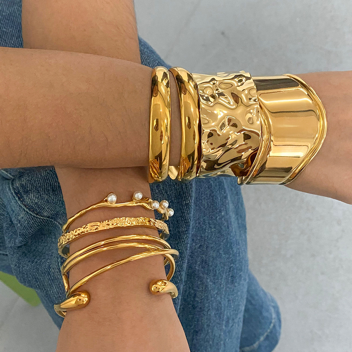 Jieding Europa y América Pulsera de perlas doradas de acero inoxidable Pulsera de apertura de sentido avanzado Joyas de mano de acero de titanio Bracelet transfronterizo