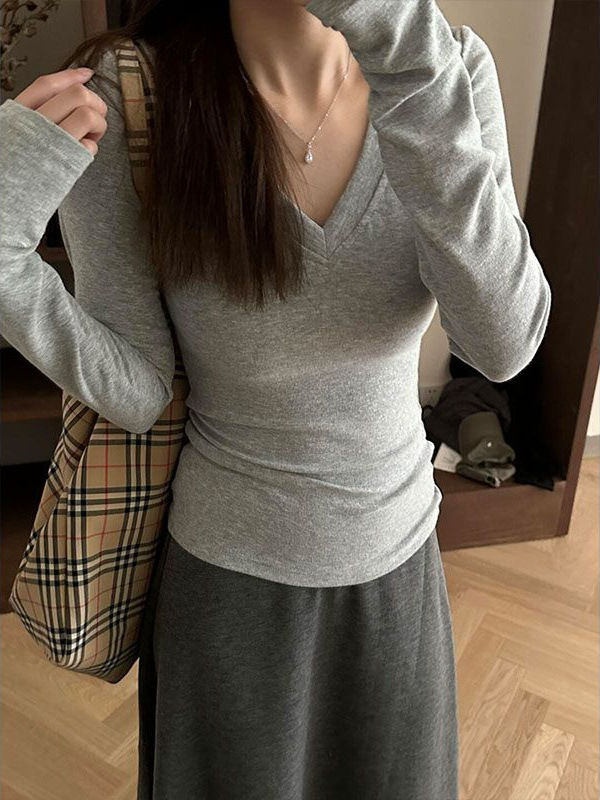 純粋な欲の灰色のvネックの正肩の長袖のtシャツの女性の秋冬の中で底のシャツを掛けて基礎の項のギャルのタイツの上着を修理します。