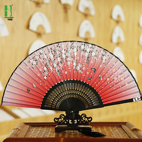 Ventilador antiguo estilo al por mayor Fan bolsa traje artesanía regalo ventilador cara de seda ventilador de publicidad estilo chino plegable ventilador femenino al por mayor